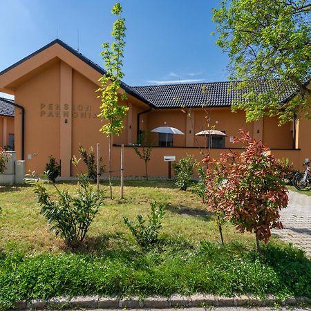 Pension Pannonia Парндорф Экстерьер фото