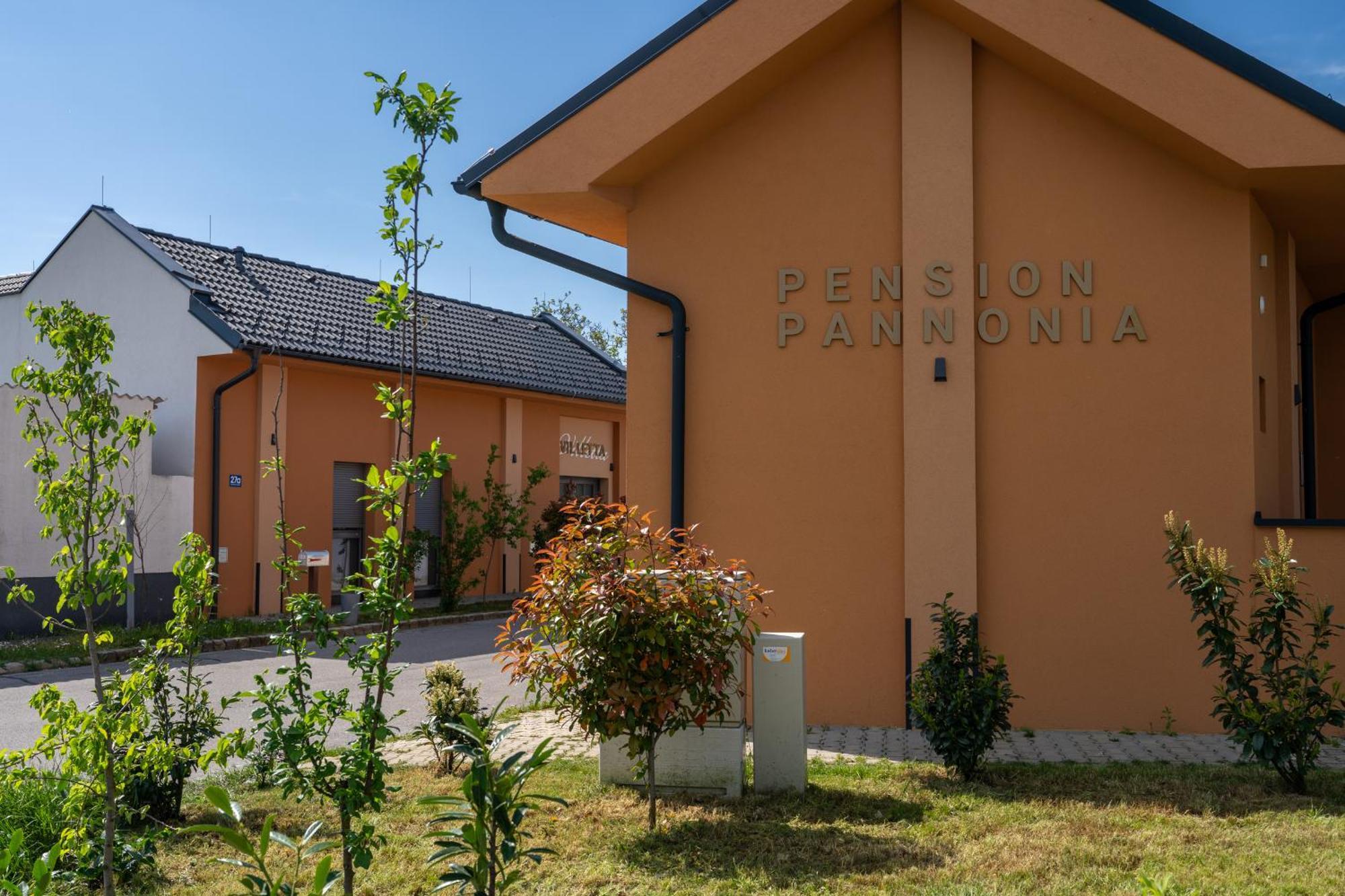 Pension Pannonia Парндорф Экстерьер фото