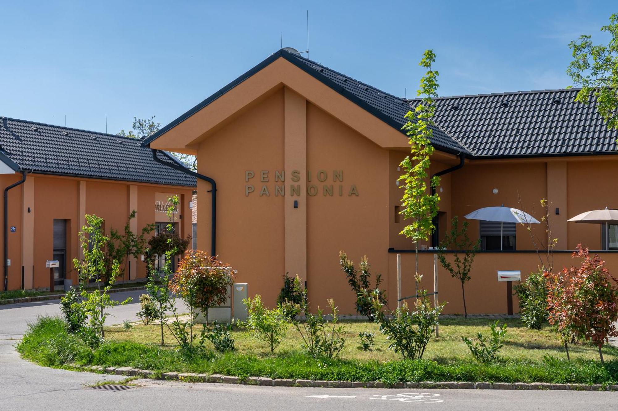 Pension Pannonia Парндорф Экстерьер фото