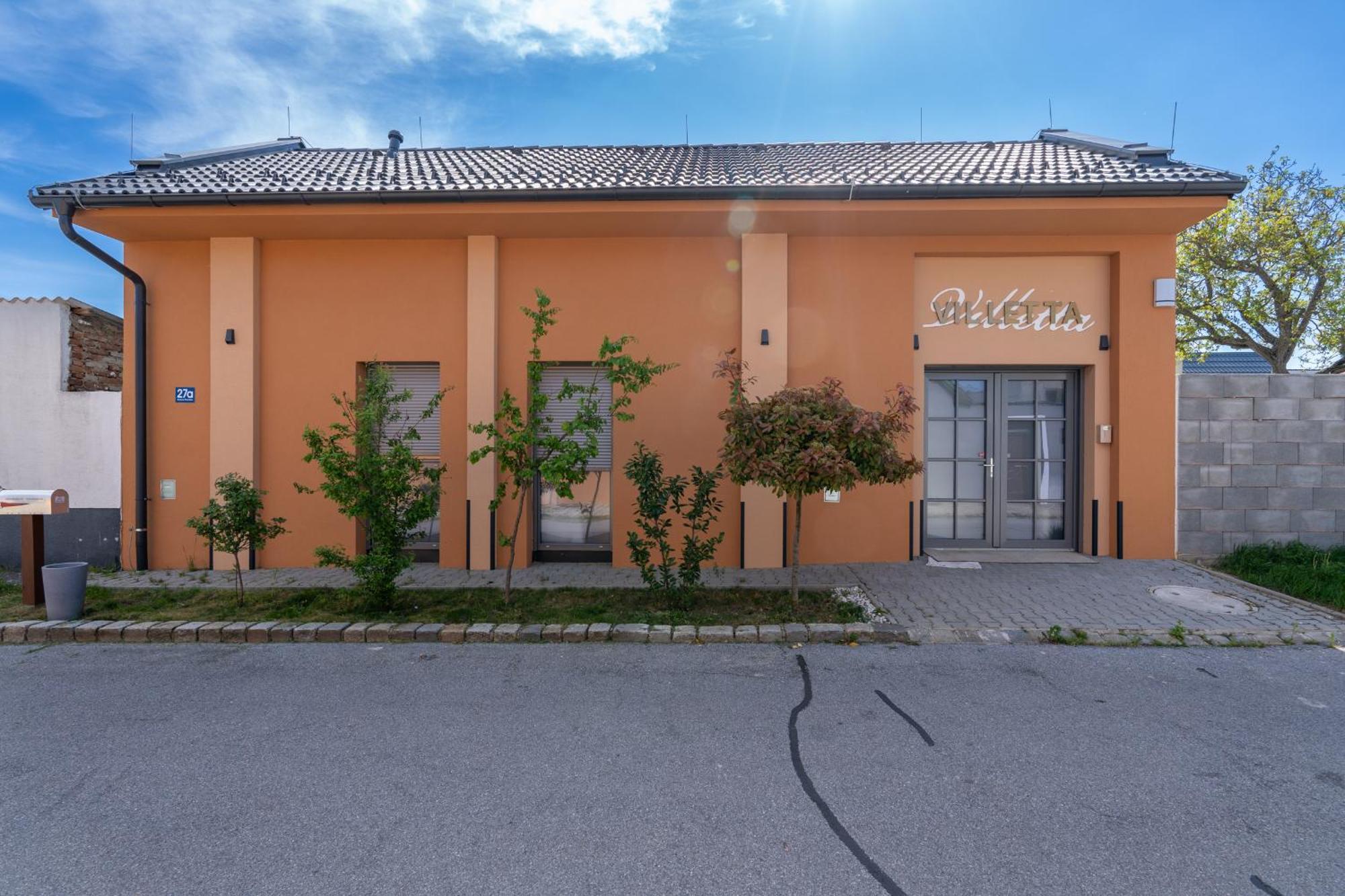Pension Pannonia Парндорф Экстерьер фото