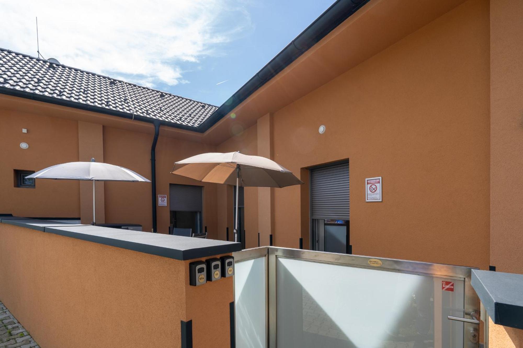 Pension Pannonia Парндорф Экстерьер фото