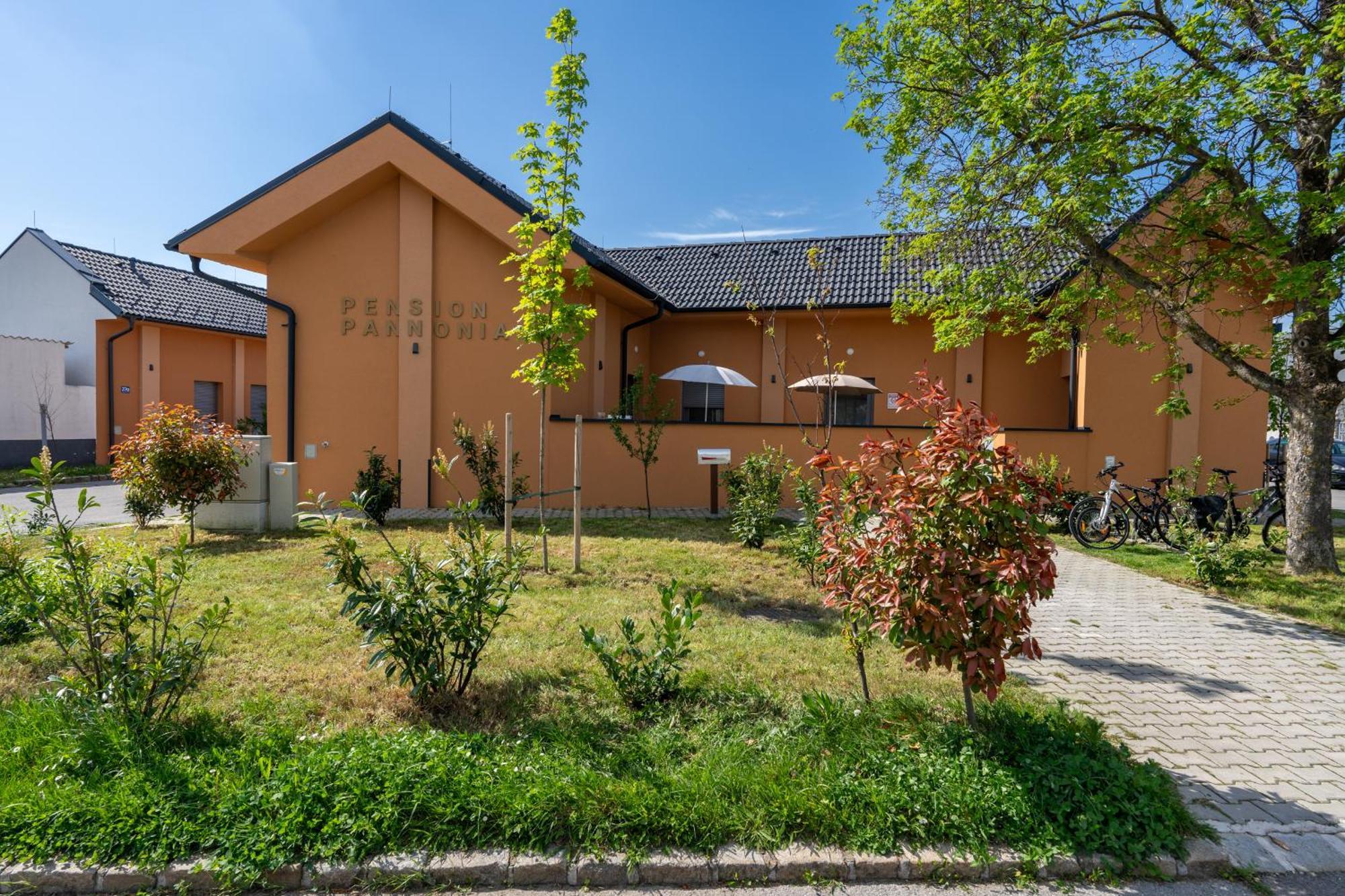 Pension Pannonia Парндорф Экстерьер фото
