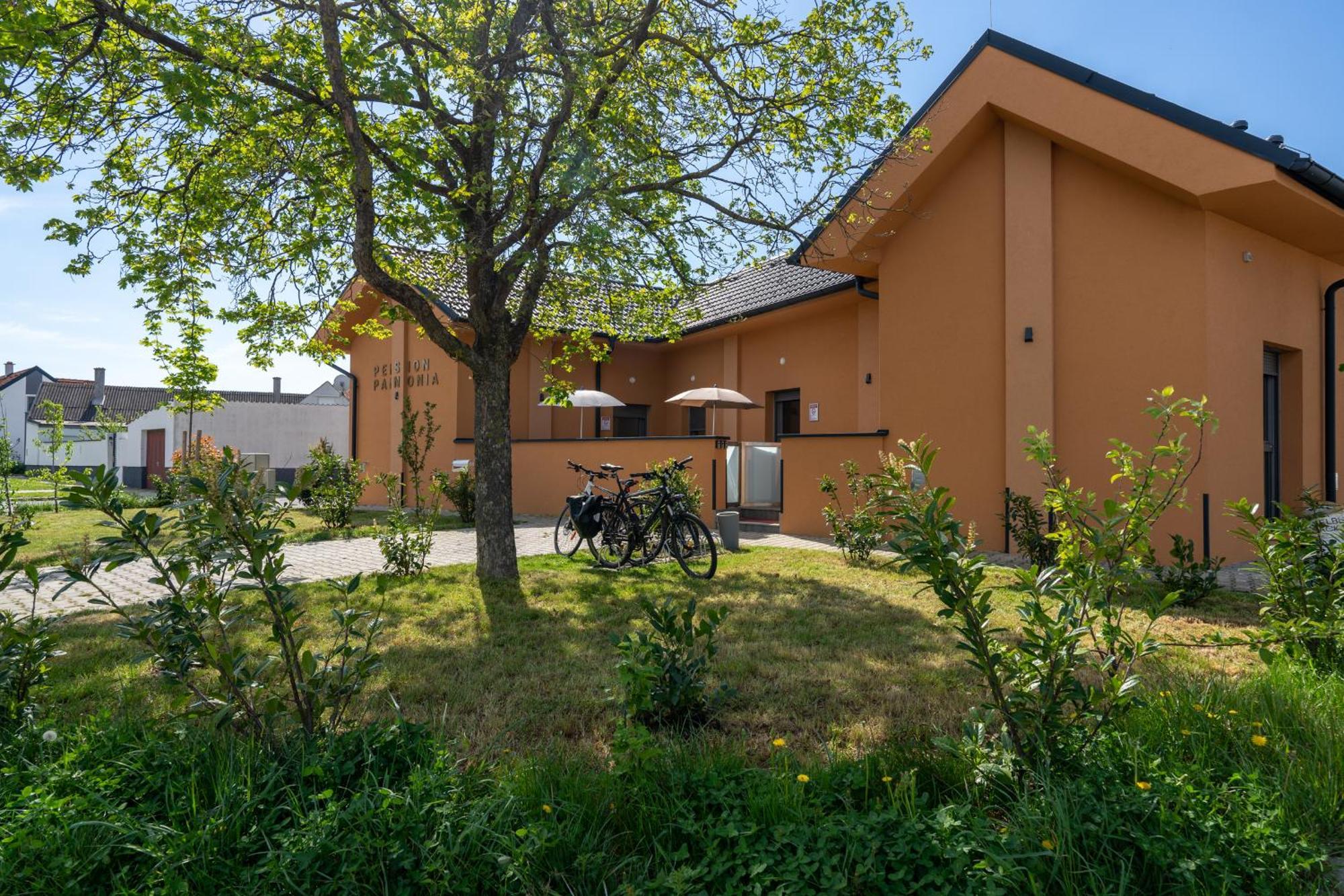 Pension Pannonia Парндорф Экстерьер фото